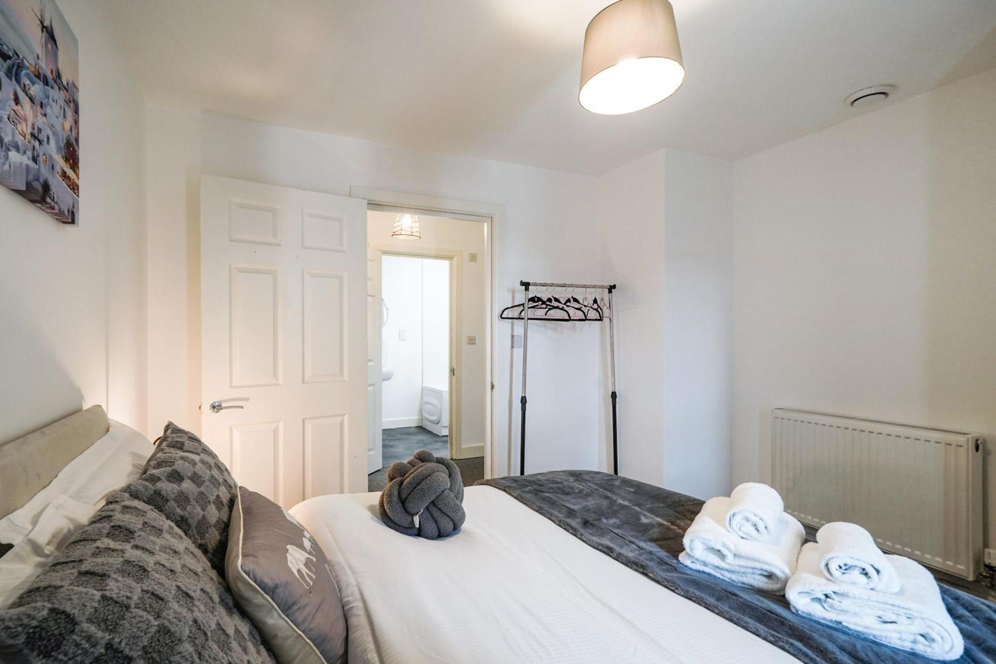 Livestay-New Private Apartment Building Minutes From Heathrow سلوف المظهر الخارجي الصورة